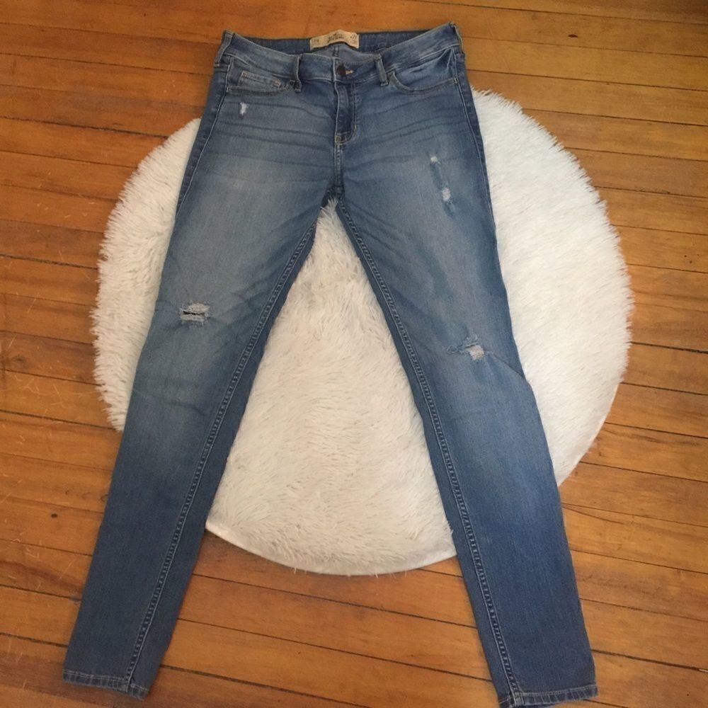 NWOT! Hollister lite wash distressed Skinny‎
